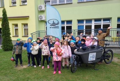 dzieci podczas zajęć Rowerowego Przedszkola w Świdniku
